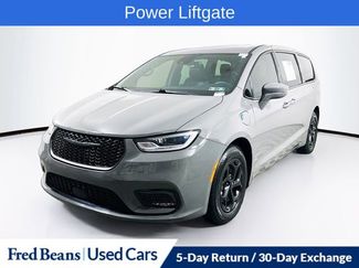 Used 2022 Chrysler Pacifica Touring-L w/ S Appearance Package video 3