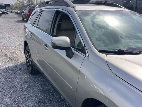 Used 2017 Subaru Outback 2.5i Limited AWD/4WD image 9