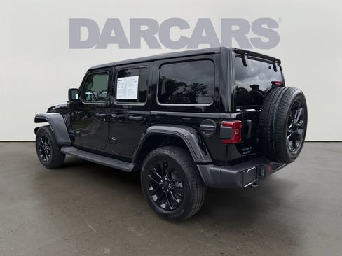 Used 2025 Jeep Wrangler Unlimited Sahara AWD/4WD image 5