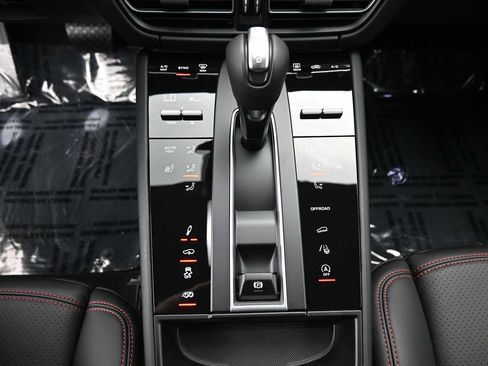 New 2026 Porsche Macan GTS AWD/4WD image 11