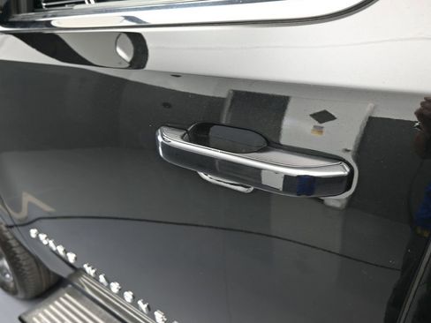 Used 2024 Jeep Grand Wagoneer L Base image 43