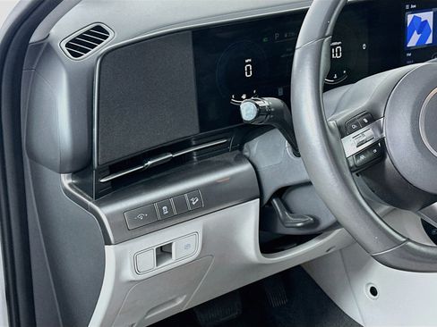 Used 2025 Hyundai Kona SEL FWD image 17