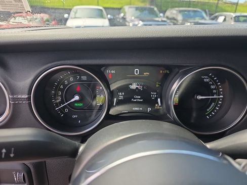 Used 2023 Jeep Wrangler Unlimited Sahara w/ Cold Weather Group AWD/4WD image 15