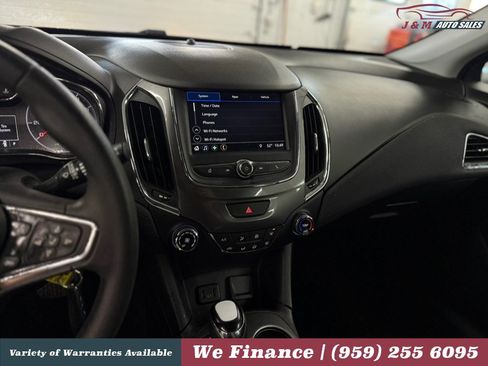 Used 2019 Chevrolet Cruze LS w/ LS Convenience Package FWD image 17