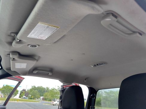 Used 2010 GMC Canyon SLE AWD/4WD image 22