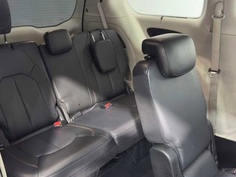 Used 2019 Chrysler Pacifica Touring-L Plus w/ Tire & Wheel Group image 17