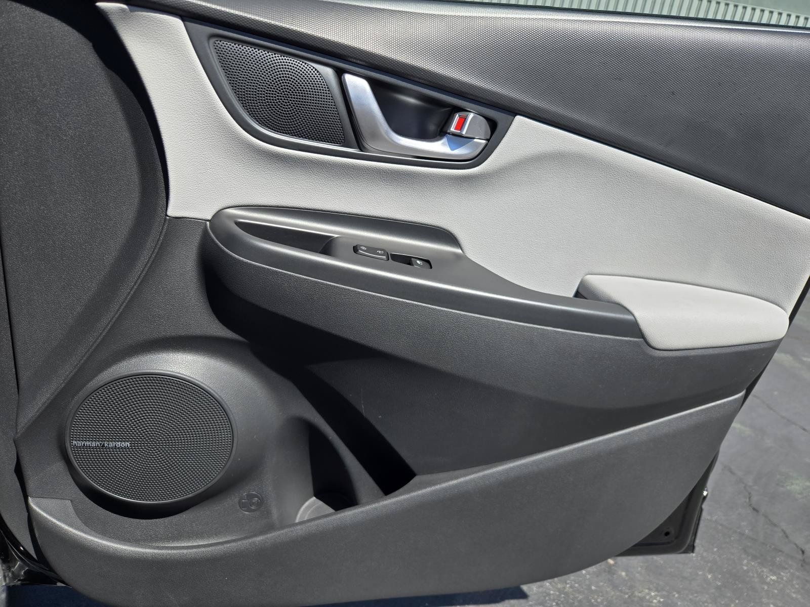 Used 2022 Hyundai Kona Limited FWD image 33
