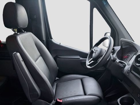 Used 2023 Mercedes-Benz Sprinter 3500 image 36