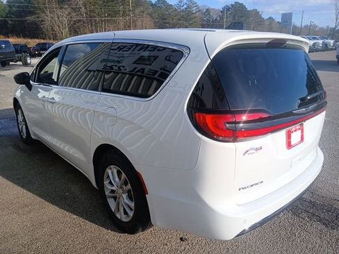 New 2026 Chrysler Pacifica Select image 6