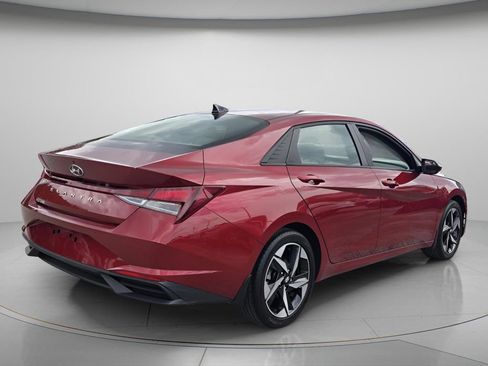 Used 2023 Hyundai Elantra SEL w/ Convenience Package FWD image 8