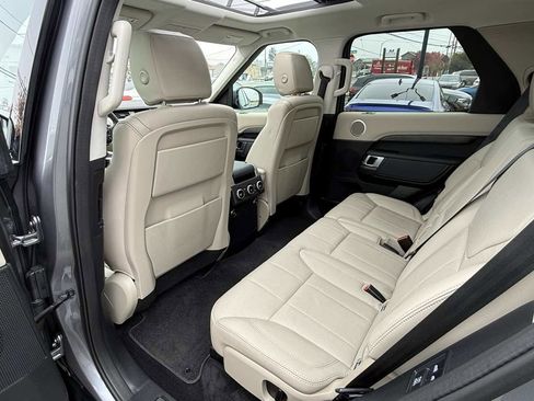 Used 2020 Land Rover Discovery HSE image 5