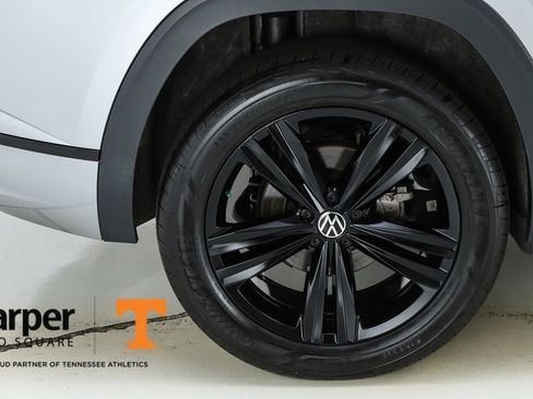 Used 2023 Volkswagen Atlas Cross Sport SEL R-Line AWD/4WD image 52