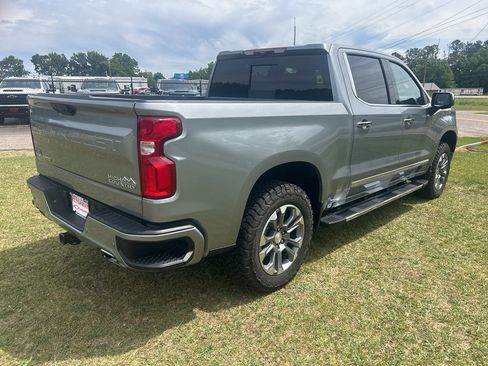 Used 2024 Chevrolet Silverado 1500 High Country w/ Z71 Off-Road Package AWD/4WD image 11