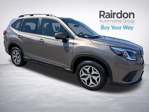 Used 2024 Subaru Forester Premium AWD/4WD image 1