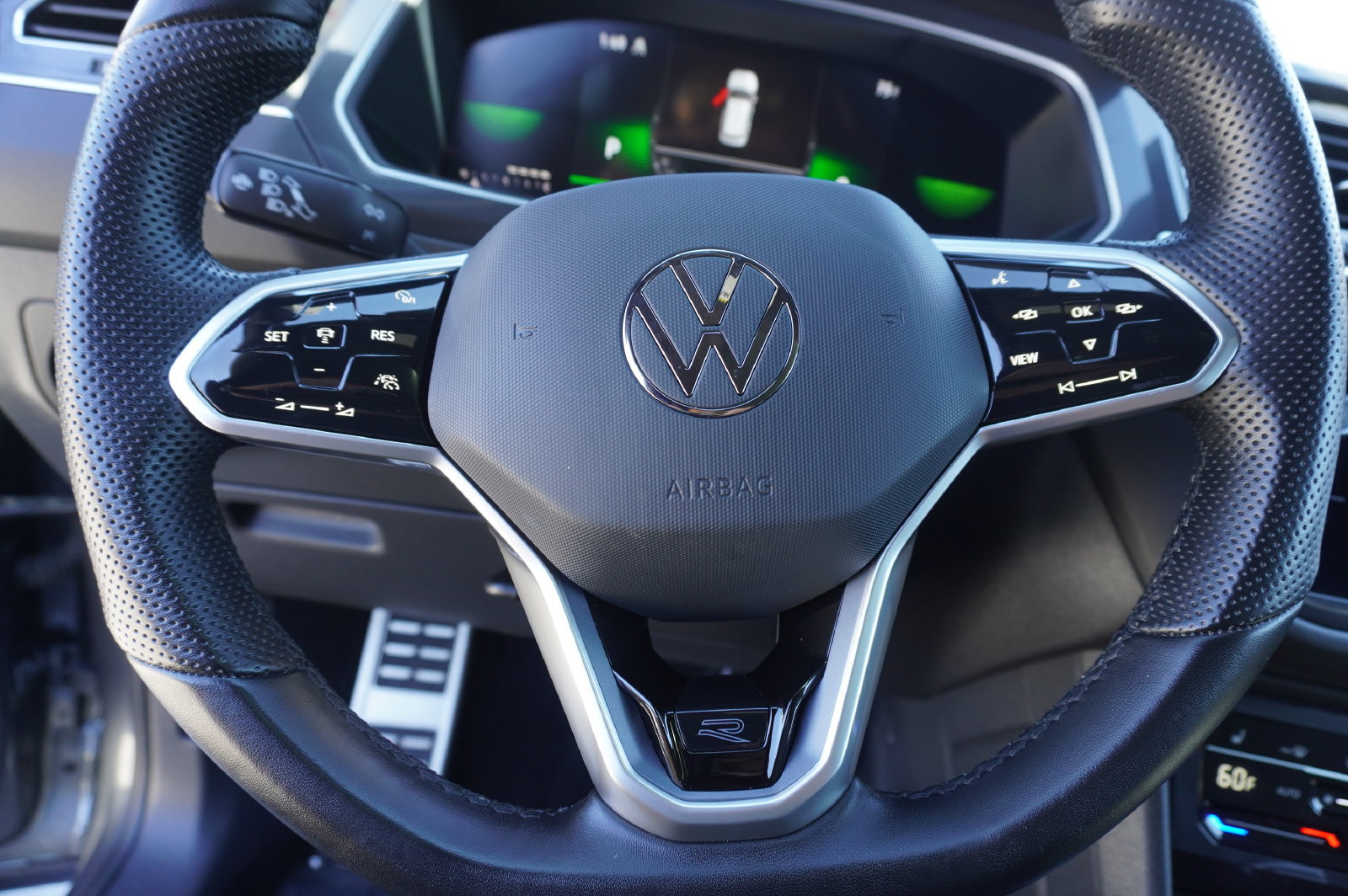 Used 2023 Volkswagen Tiguan SE R-Line AWD/4WD image 19