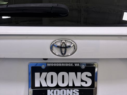 Used 2021 Toyota RAV4 LE FWD image 18