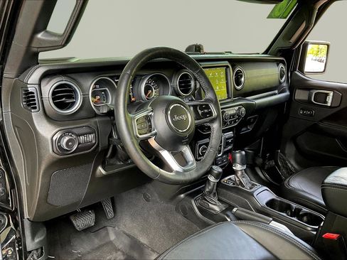 Used 2018 Jeep Wrangler Unlimited Sahara w/ Dual Top Group AWD/4WD image 17
