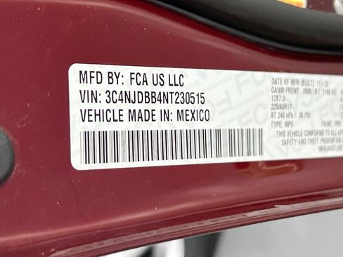Used 2022 Jeep Compass Latitude w/ Sun and Sound Group AWD/4WD image 29