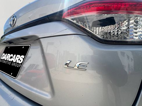 Used 2025 Toyota Corolla LE FWD image 31