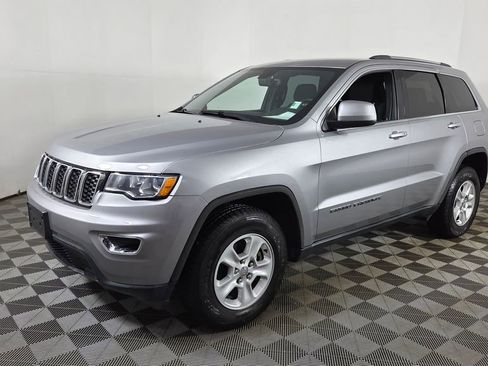 Used 2017 Jeep Grand Cherokee Laredo w/ Quick Order Package 23E AWD/4WD image 3