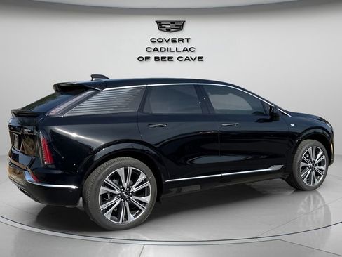 New 2026 Cadillac Optiq Luxury 2 image 10