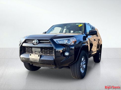 Certified 2024 Toyota 4Runner SR5 AWD/4WD image 2