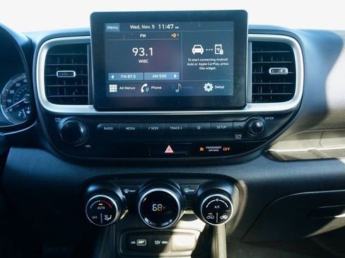 Used 2022 Hyundai Venue SEL w/ Cargo Package image 19