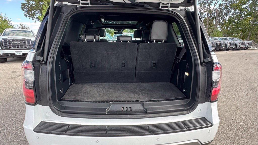 Used 2021 Ford Expedition Limited AWD/4WD image 3