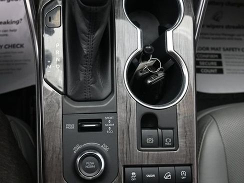 Used 2020 Toyota Highlander Limited AWD/4WD image 17
