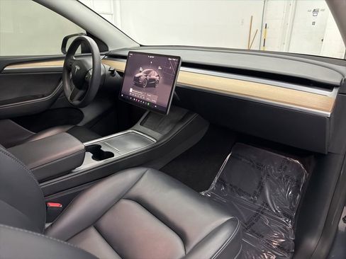 Used 2023 Tesla Model Y 2WD image 27