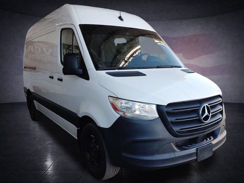 Used 2024 Mercedes-Benz Sprinter 2500 image 7