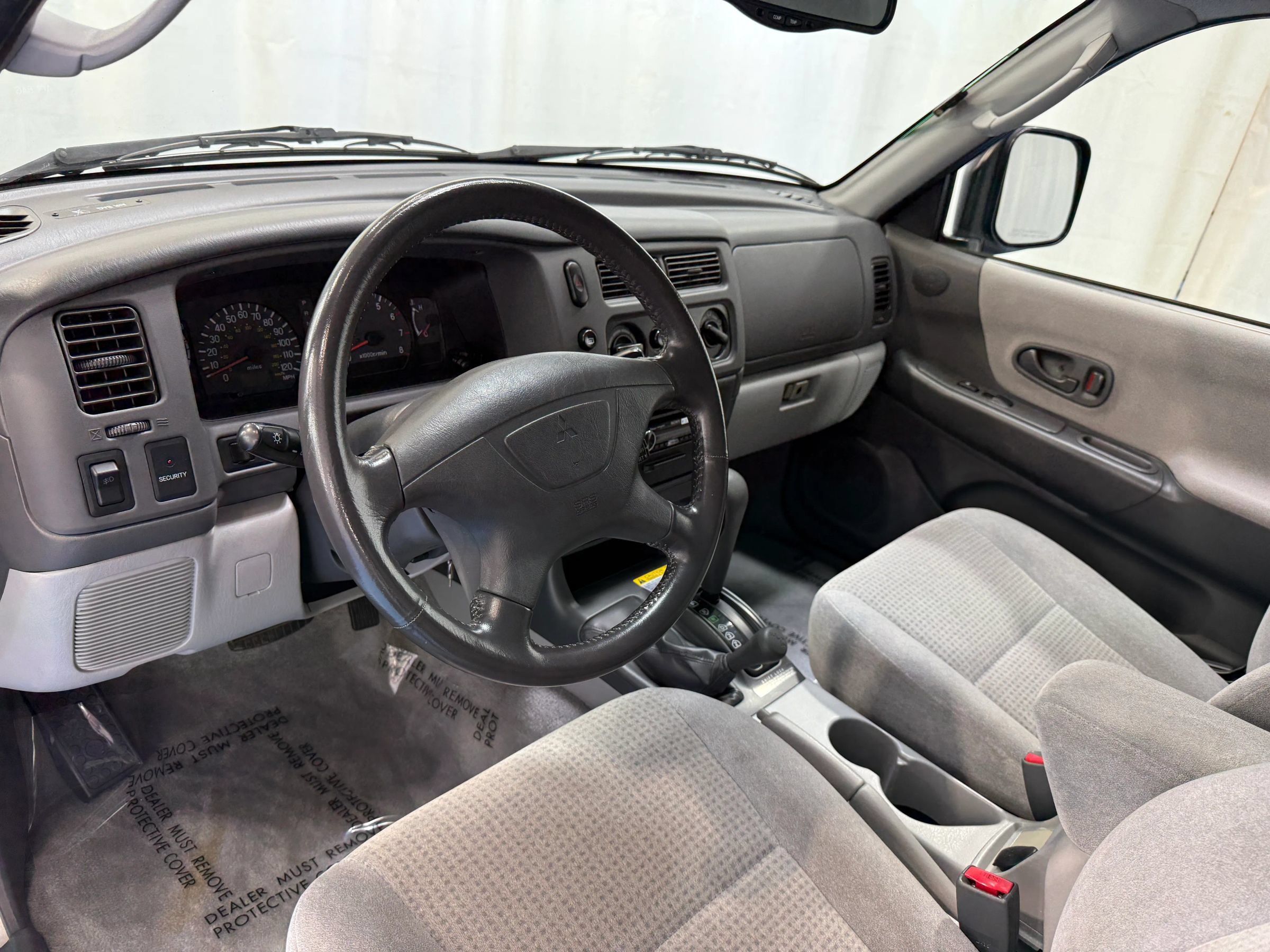 Used 2000 Mitsubishi Montero Sport XLS AWD/4WD image 21