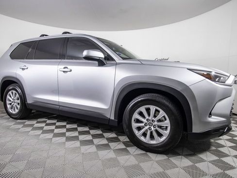 Used 2025 Toyota Grand Highlander FWD image 2