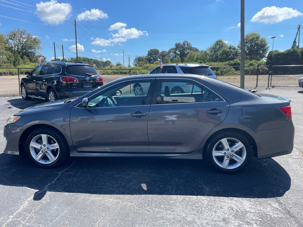Used 2013 Toyota Camry SE FWD image 3