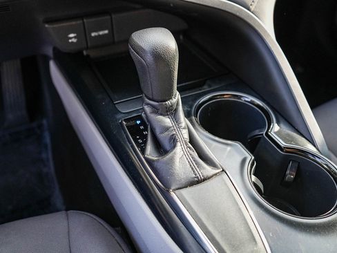 Used 2019 Toyota Camry LE w/ Carpet Mat Package FWD image 18