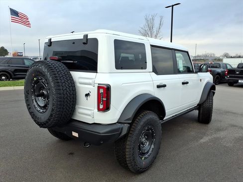 New 2025 Ford Bronco Badlands image 3