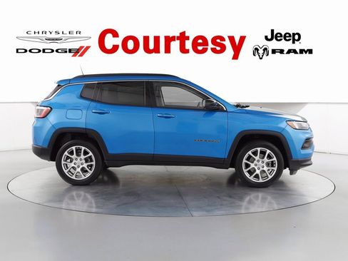 Certified 2022 Jeep Compass Latitude image 4