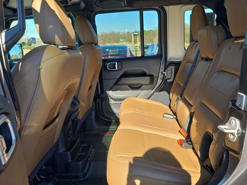 Used 2020 Jeep Wrangler Unlimited Sahara image 10