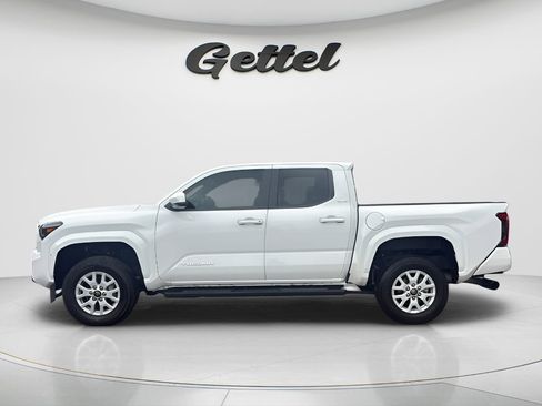 Used 2024 Toyota Tacoma SR5 w/ SR5 Upgrade Package RWD image 9