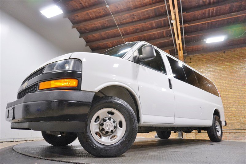 Used 2019 Chevrolet Express 3500 LS RWD image 3
