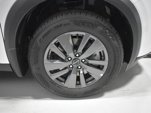 New 2025 Nissan Pathfinder SV image 10