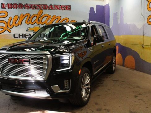 Used 2022 GMC Yukon XL Denali image 2