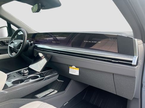 New 2026 Cadillac Escalade IQ Sport 1 w/ LPO, ONYX Package image 32