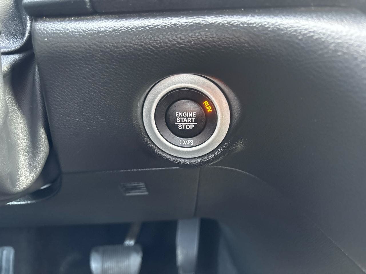 Used 2025 Chrysler Pacifica Select FWD image 18