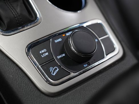 Used 2022 Jeep Grand Cherokee Limited AWD/4WD image 31