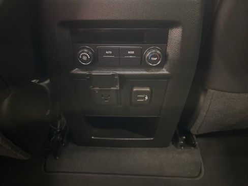 Used 2023 Chevrolet Traverse RS image 37