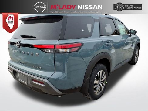 New 2026 Nissan Pathfinder SL image 7