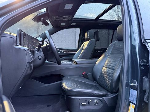 Used 2022 Cadillac Escalade Sport Platinum w/ Heavy-Duty Trailer Package AWD/4WD image 14
