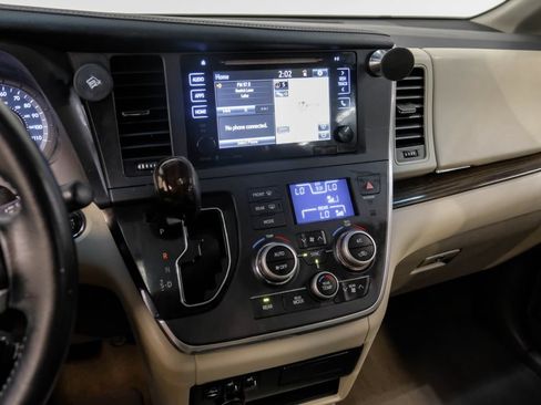 Used 2016 Toyota Sienna XLE w/ XLE Navigation Package FWD image 33