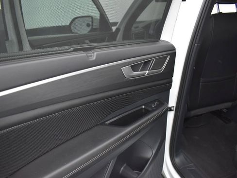 Used 2024 Volkswagen Atlas Cross Sport SE FWD image 30